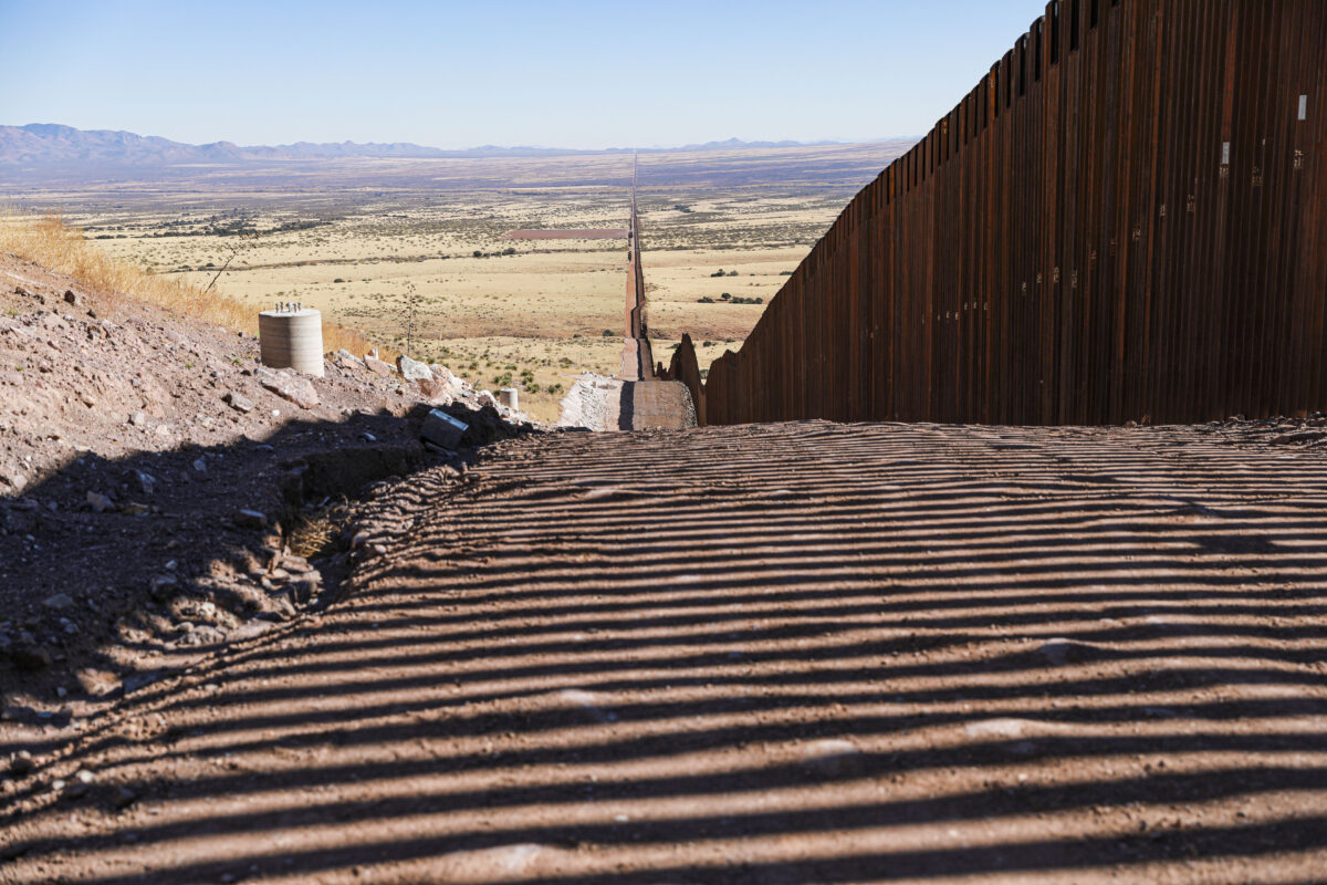 Border-fence-wall-Cochise-510A1594-1200x800.jpg