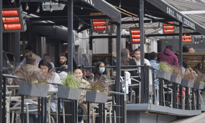 People dine in a restaurant in Montreal on May 30, 2021. (The Canadian Press/Graham Hughes)