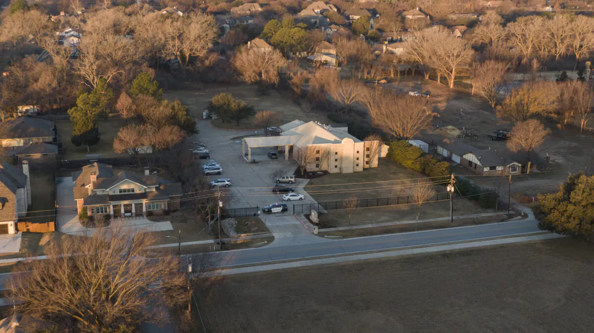 An aerial view of police standing in front of the Congregation Beth Israel synagogue, in Colleyville, Texas, on Jan. 16, 2022. (Brandon Wade/AP Photo)