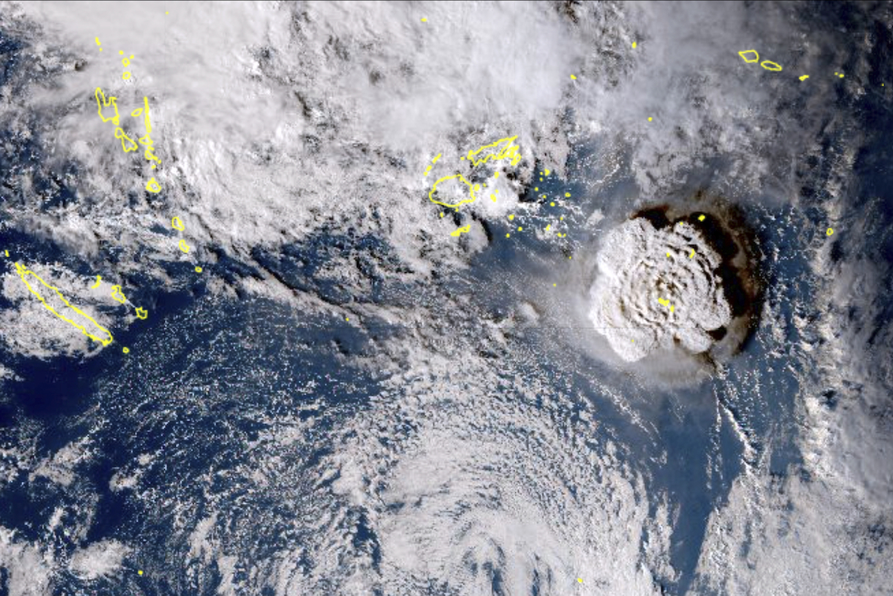 US West Coast Under Tsunami Advisory After Volcano Erupts in Pacific - Vimarsana News