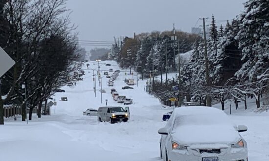 Heavy Snow Slams Parts of Ontario and Quebec, Delays In-person Classes