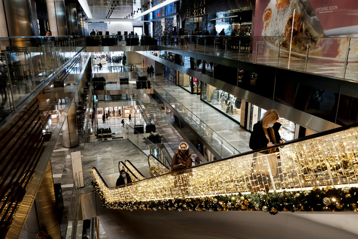 People walk through a shopping mall in New York City, on Jan. 12, 2022. A recent Labor Department report shows retail sales have declined despite robust hiring in the job market. (Spencer Platt/Getty Images)