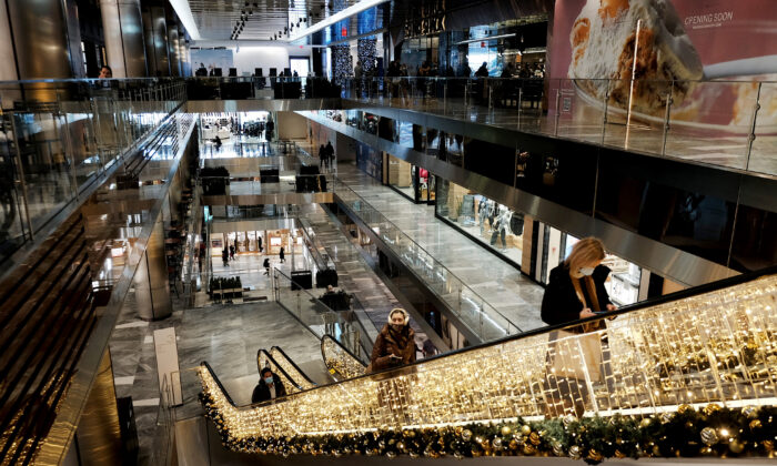 People walk through a shopping mall in Manhattan in New York, on Jan. 12, 2022. Newly released data shows that inflation grew at its fastest 12-month pace in nearly 40 years during the month of December 2021. It showed a 7 percent jump from a year earlier, as prices rose on everything from gas to furniture for U.S. shoppers. (Spencer Platt/Getty Images)