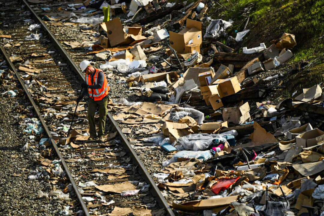 Union Pacific Train Derails in Los Angeles, 17 Cars Off Track