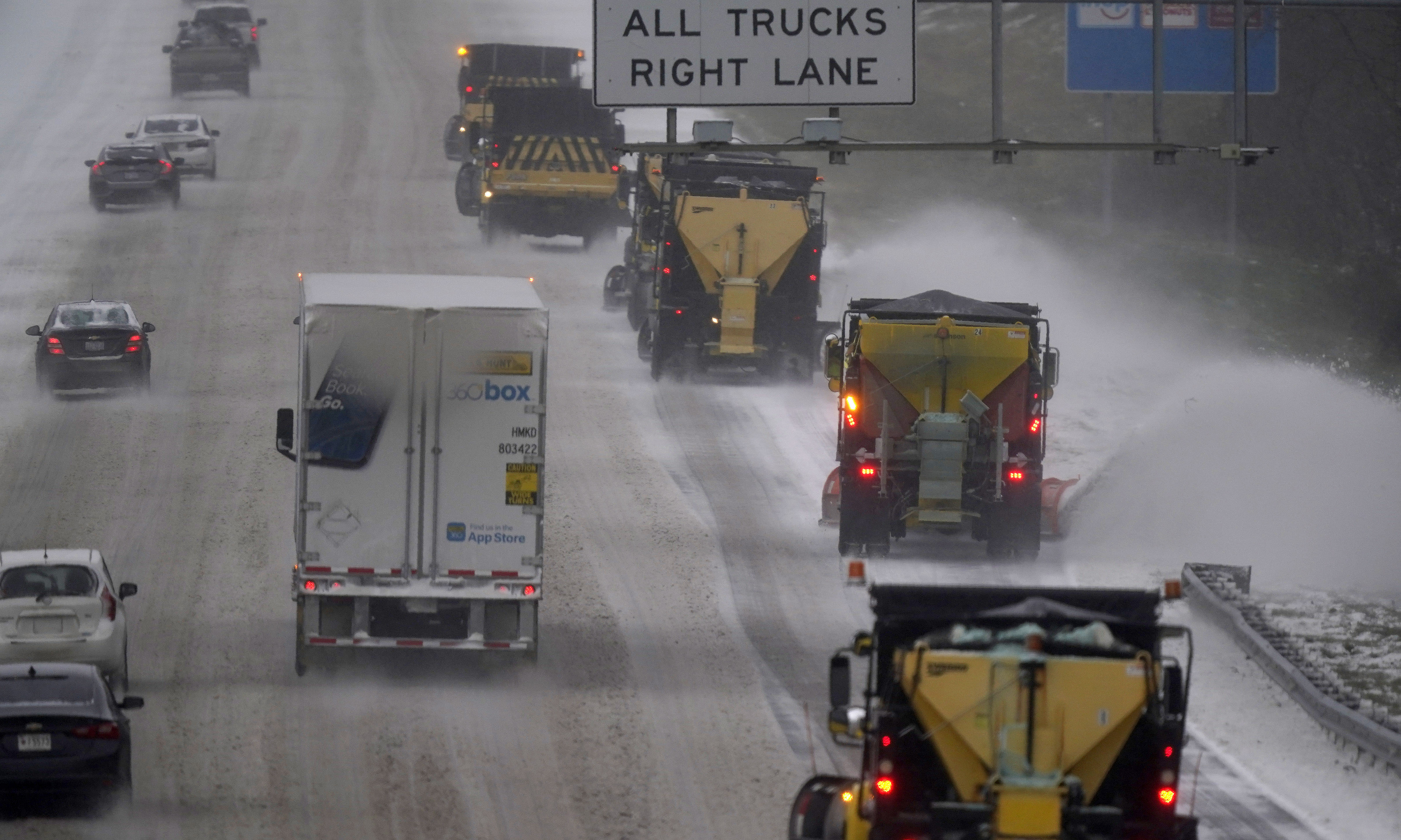 Airlines Cancel Over 3,000 Flights as Winter Storm Izzy Roars Across Parts of US - Vimarsana News