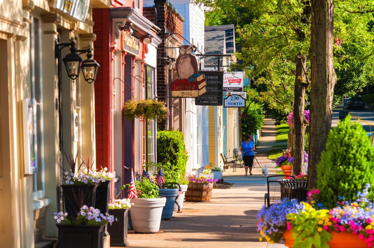 Quaint shops and businesses dating back more than a century line the main street in Hudson, Ohio, on June 14, 2014. (Kenneth Sponsler/Shutterstock)