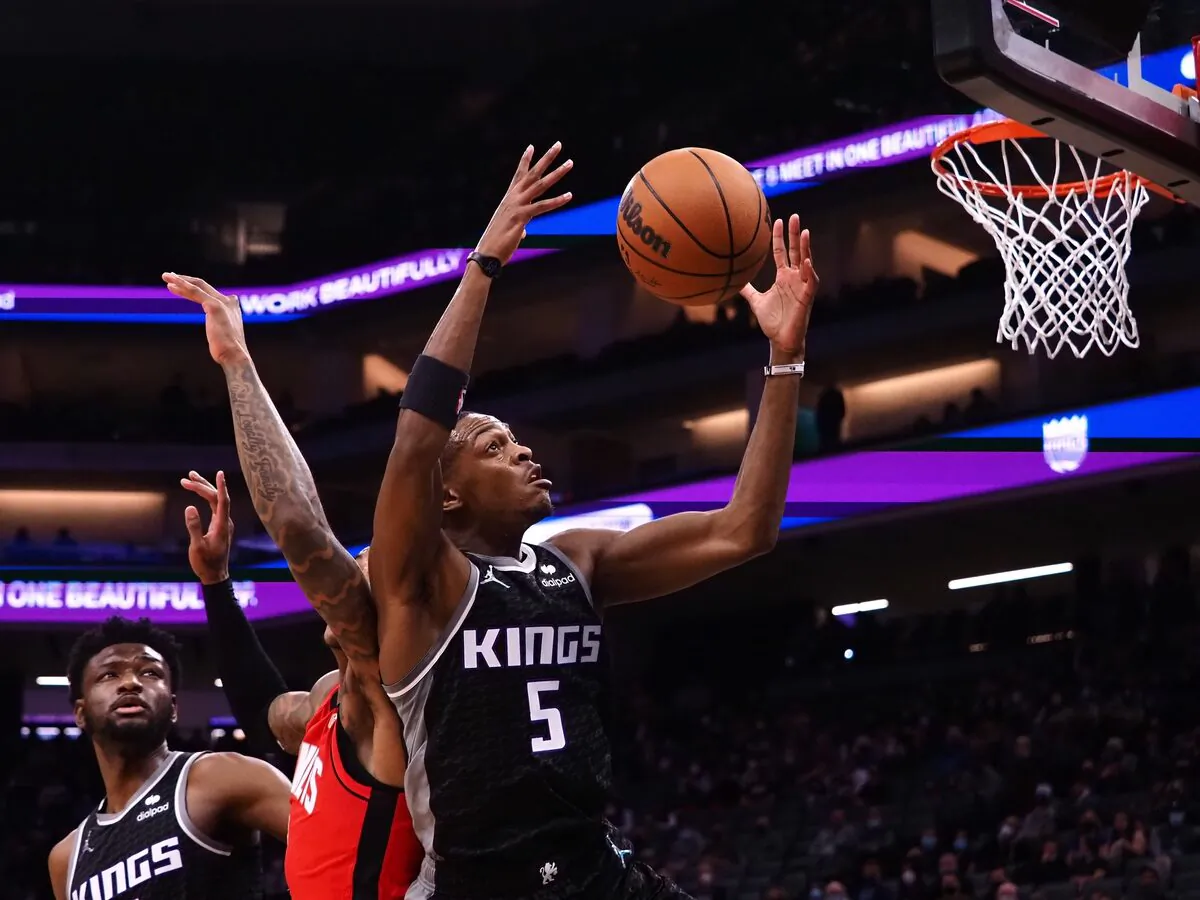 Sacramento Kings guard De'Aaron Fox (5) controls a rebound against the Houston Rockets during the second quarter at Golden 1 Center in Sacramento, Calif., on Jan. 16, 2022. (Kelley L Cox/USA TODAY Sports via Field Level Media)