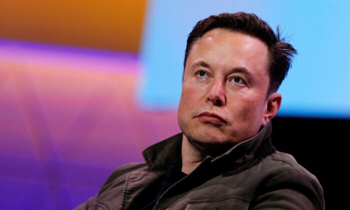 Musk Says Tesla, SpaceX Face ‘Significant’ Inflationary Pressure