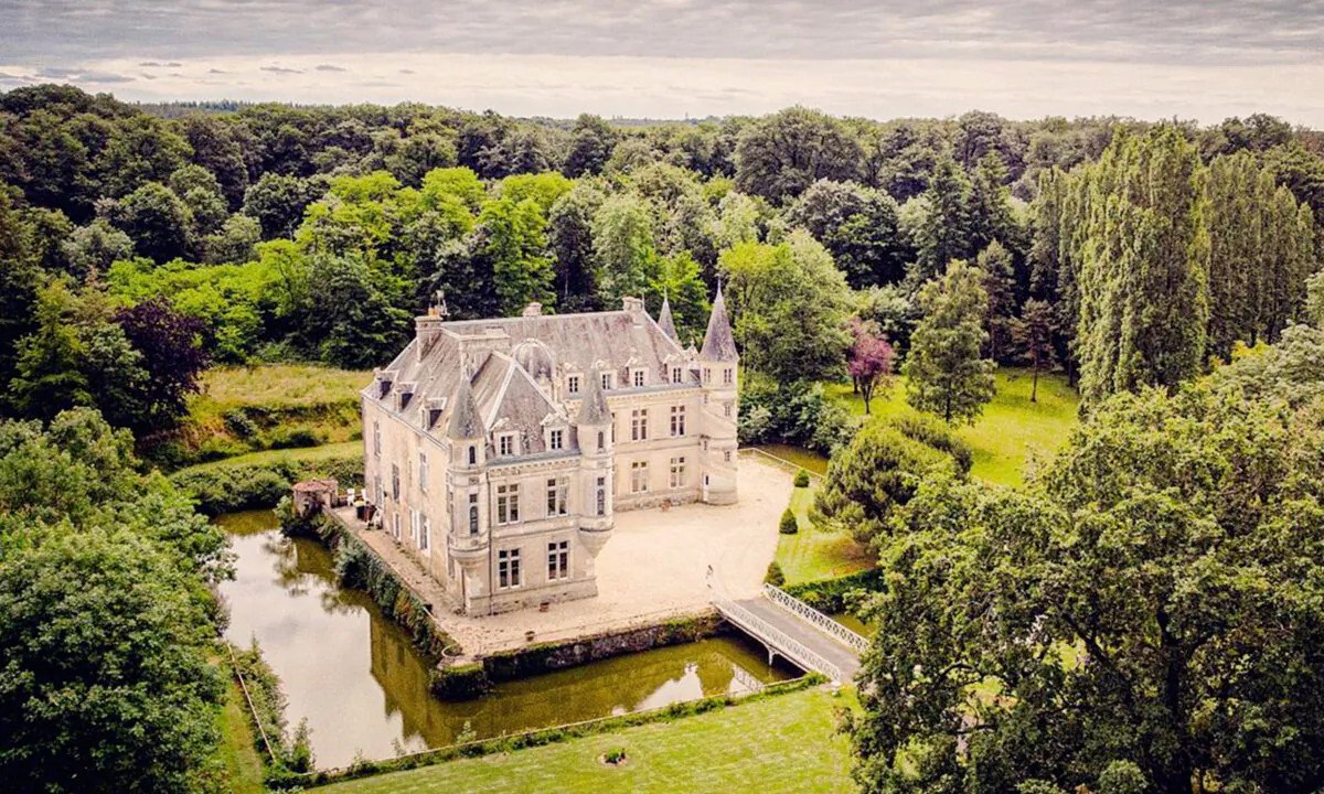 (Courtesy of Château de Bourneau and The Intrepid Chatelaine)