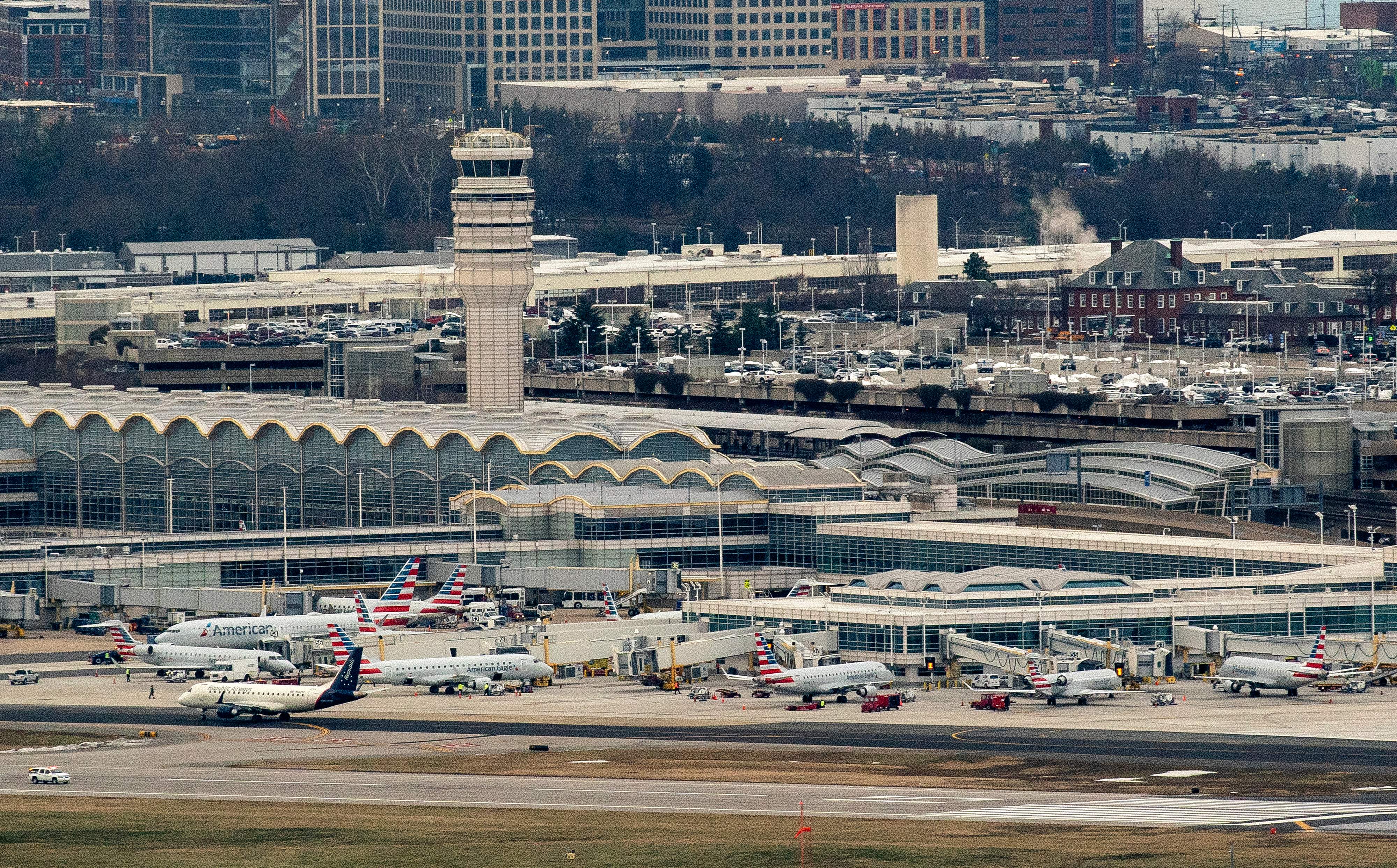 US Telecom Companies Delay 5G Rollout Near Some Airports After Airlines Warn of Safety Concerns - Vimarsana News