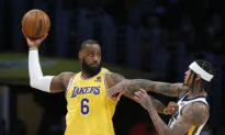 LeBron Scores 25 as Lakers End Three-Game Skid, Beat Jazz