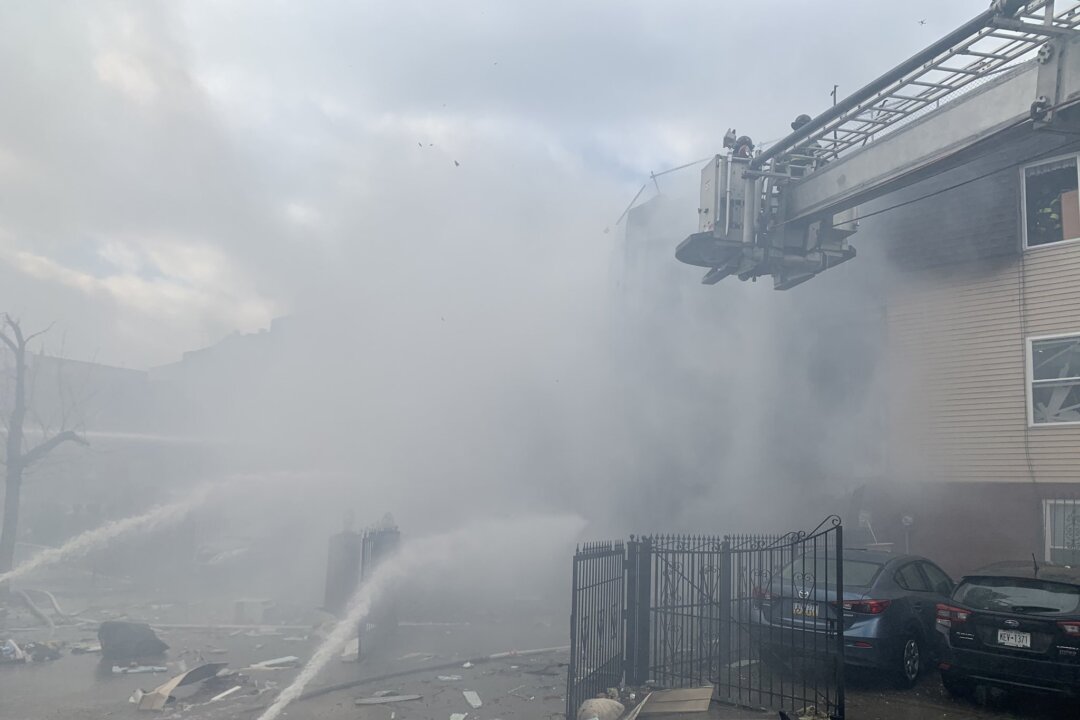 One Dead, 9 Injured in New York City Fire Explosion | The Epoch Times