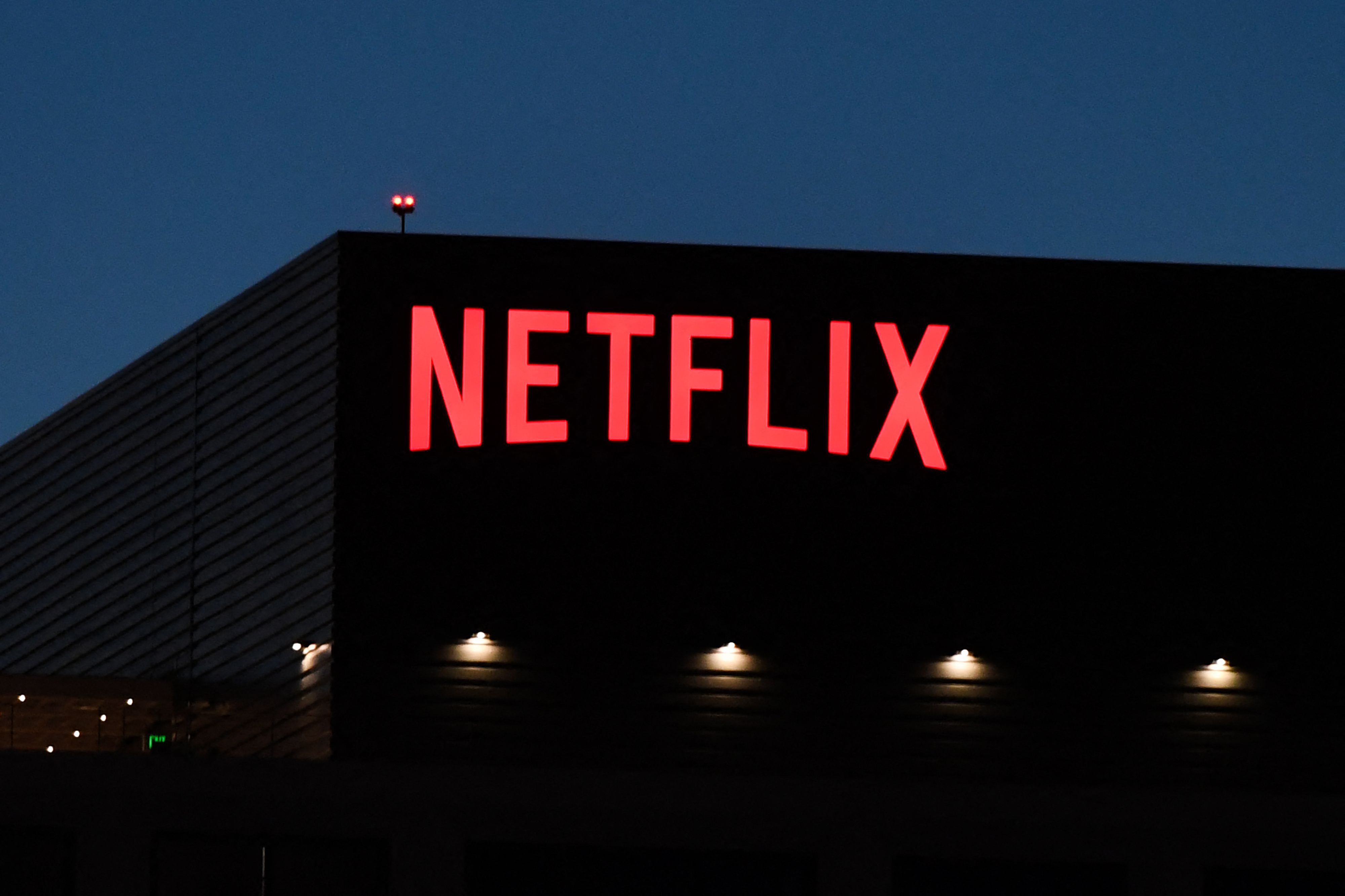 Cowen Analyst Comments Netflix's New Password Sharing Experiments - Vimarsana News