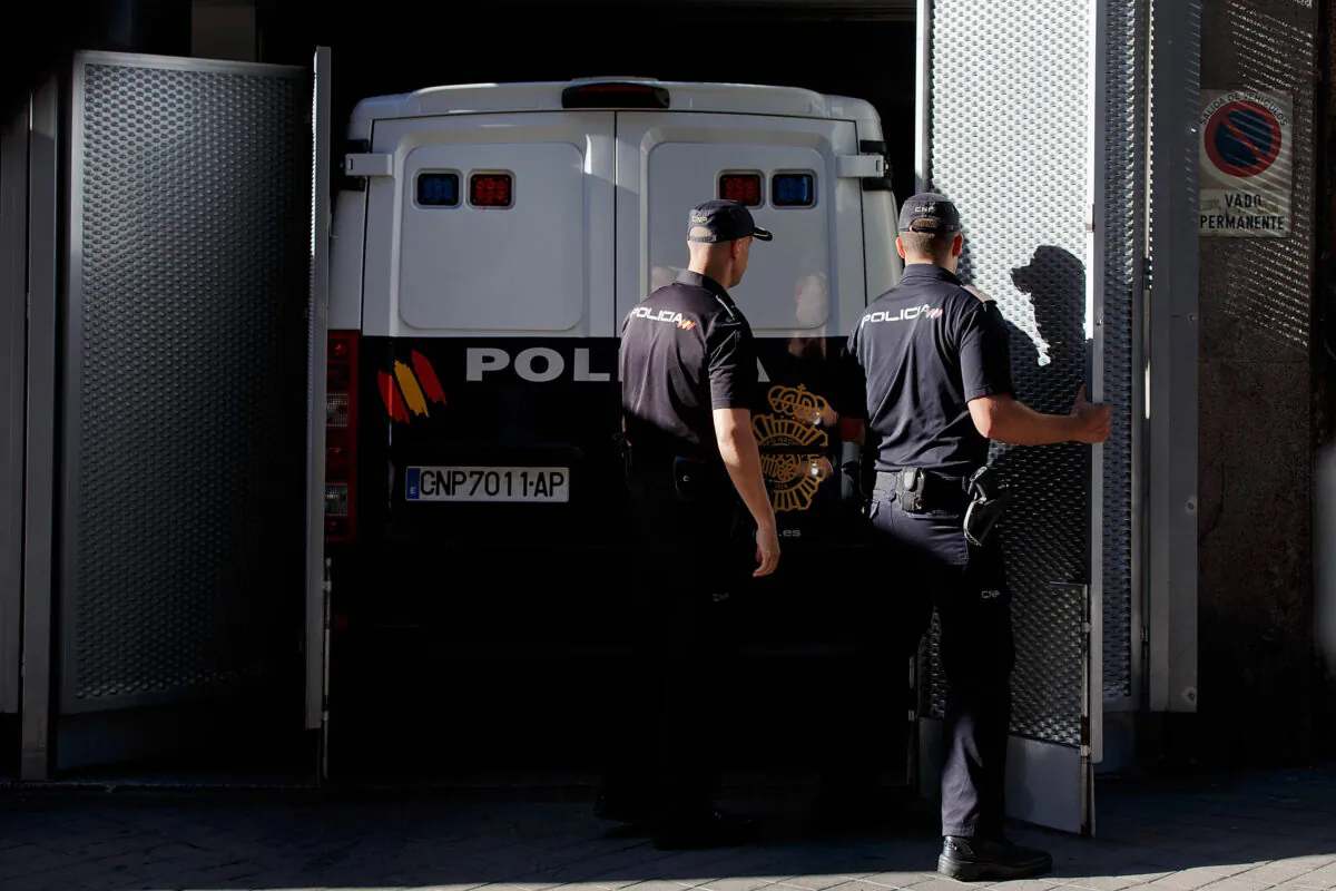 A file photo shows police officers opening security gates at Audiencia Nacional court in Madrid, on Aug. 6, 2013. (Gonzalo Arroyo Moreno/Getty Images)