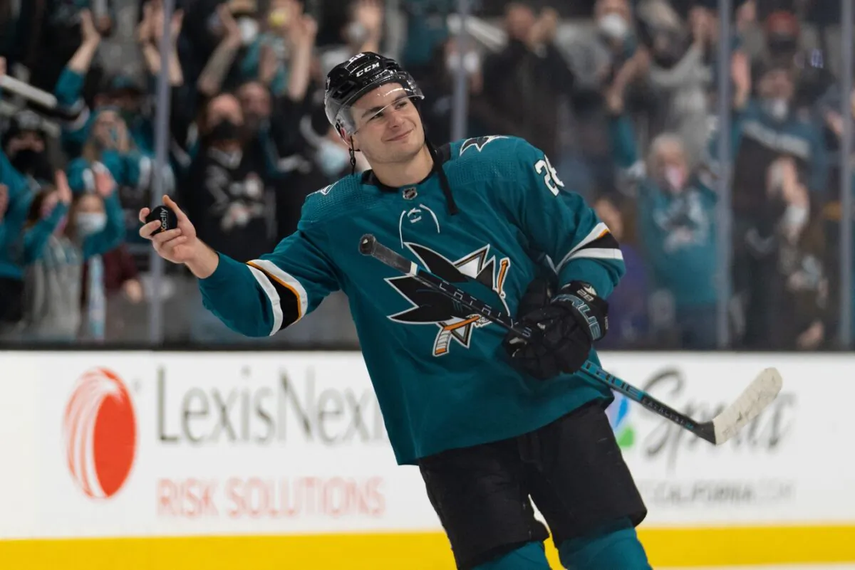 San Jose Sharks right wing Timo Meier (28) smiles at the fans after defeating the Los Angeles Kings at SAP Center in San Jose, Calif., on Jan. 17, 2022. (Stan Szeto/USA TODAY Sports via Field Level Media)