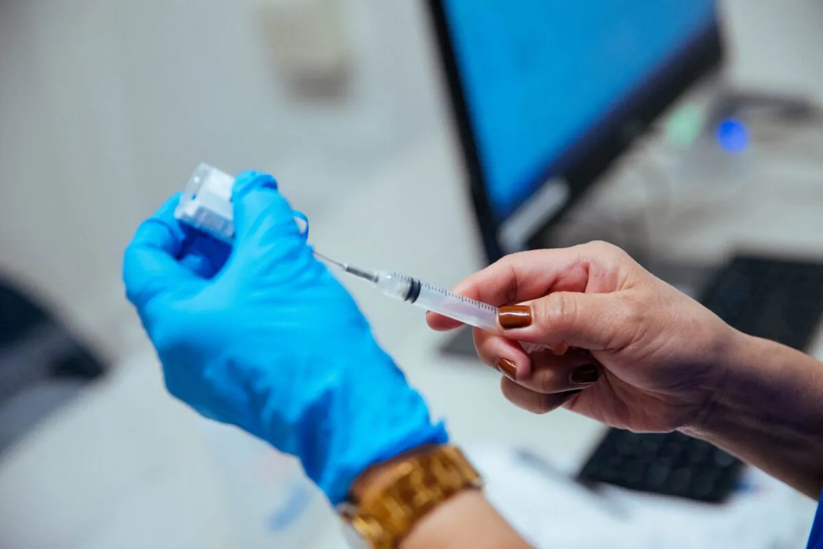 Nurse Ellen Quinones prepares a dose of Moderna's COVID-19 vaccine at the Bathgate Post Office vaccination facility in the Bronx, N.Y., on Jan. 10, 2021. (Kevin Hagen/Pool via Reuters)