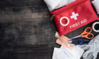 How to Assemble a First-Aid Kit for DIYers
