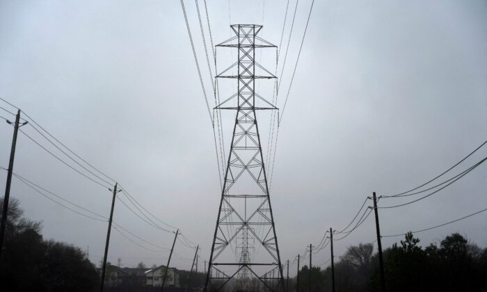 Power lines after winter weather caused electricity blackouts in Houston on Feb. 17, 2021. (Go Nakamura/Reuters)