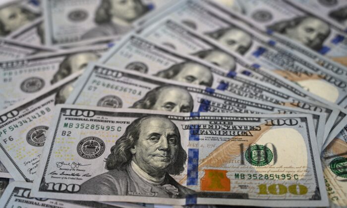 U.S. banknotes. (Ozan Kose/AFP via Getty Images)