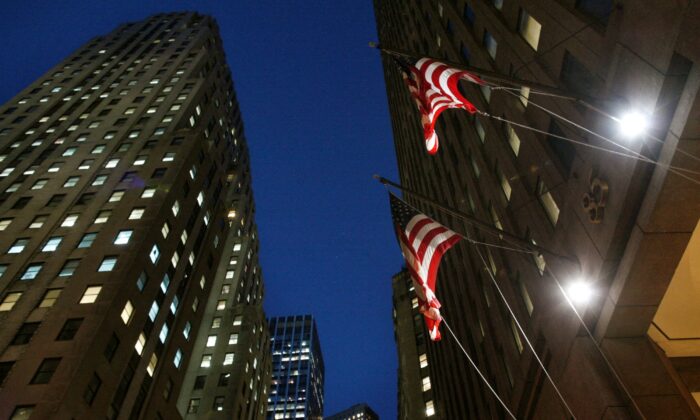 Flags fly outside 85 Broad St., the Goldman Sachs headquarters in New York's financial district, on Jan. 20, 2010. (Brendan McDermid/Reuters)