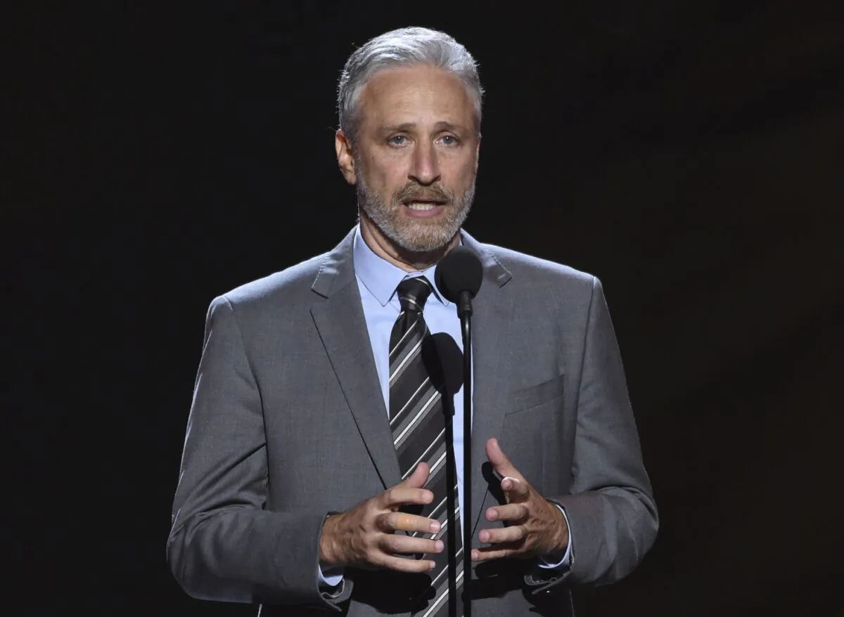 Jon Stewart presents the Pat Tillman award for service at the ESPY Awards in Los Angeles, on July 18, 2018. (Phil McCarten/Invision/AP)