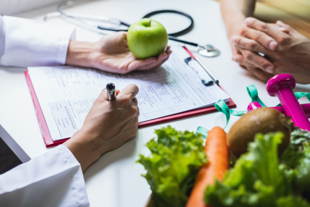 A misunderstanding about diabetes, carbs, and sugar has some people dropping fruit from their diet, and that's a big mistake.(kitzcorner/Shutterstock)