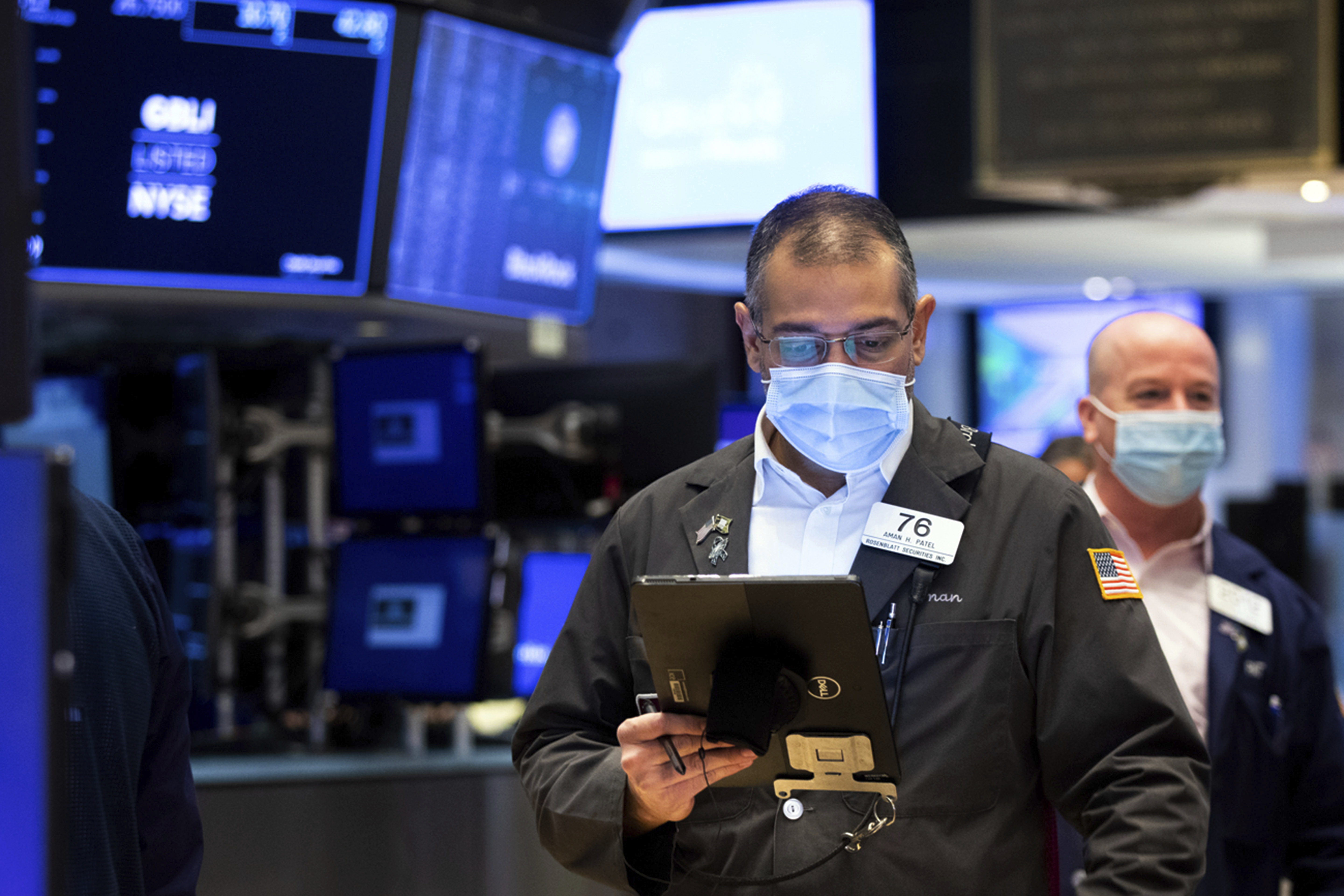 Technology, Bank Stocks Drag Wall St to New Low for 2022 - Vimarsana News