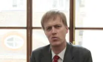 British MP Says He Would Welcome Meeting Woman Who Stabbed Him in 2010