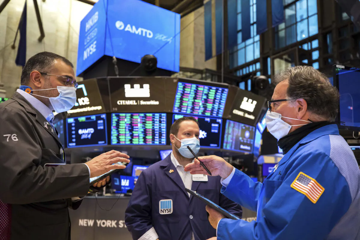 Traders work on the New York Stock Exchange floor in New York, on Jan. 20, 2022. (Courtney Crow/New York Stock Exchange via AP)