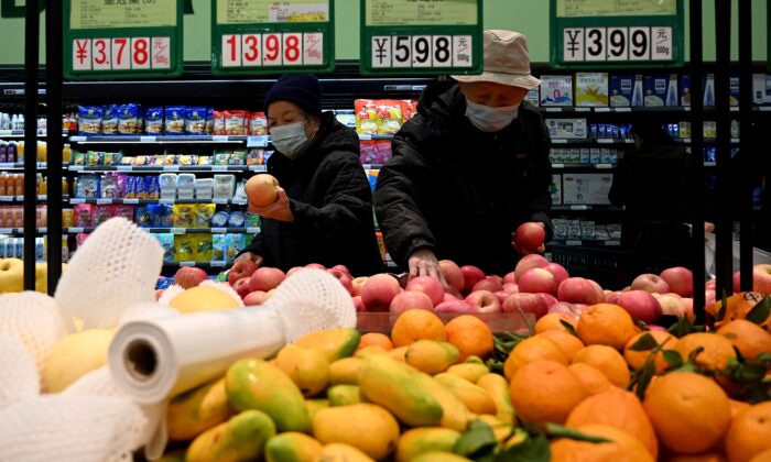 People buy fruit at a market in Beijing on Jan. 17, 2022. (Noel Celis/AFP via Getty Images)