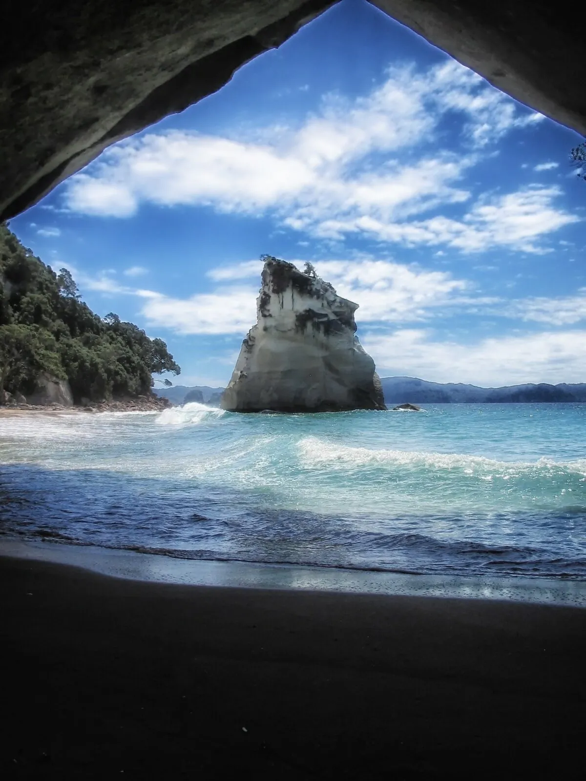 Cathedral Cove, New Zealand. Photo via Pixabay 