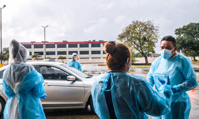 Nurses in Houston, Texas, on Jan. 8, 2022. (Brandon Bell/Getty Images)