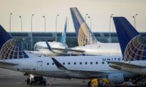 United Airlines Cuts Capacity Forecast, Flags Cost Pressure on Omicron Turmoil