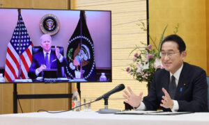 Biden, Kishida Talk China, Nuclear Weapons in First Meeting