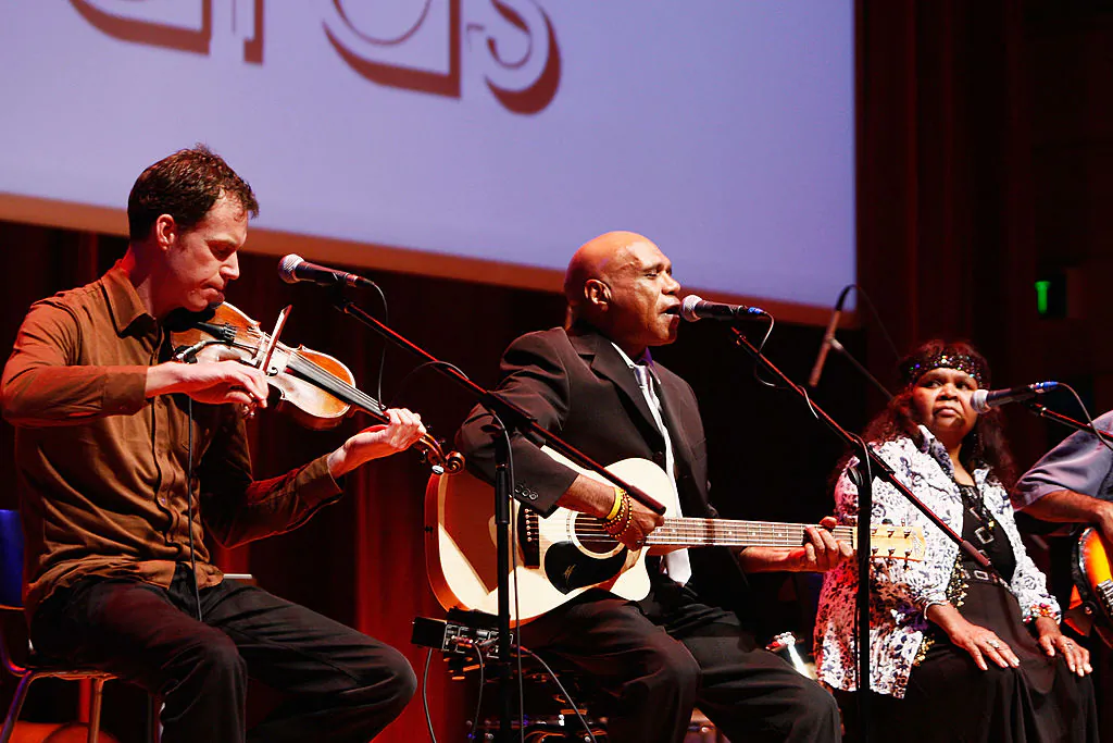 Archie Roach (C) performs during the 2009 ARIA Fine Arts Awards (Australian Recording Industry Association) at the City Recital Hall  in Sydney, Australia on Sept. 29, 2009. (Gaye Gerard/Getty Images)
