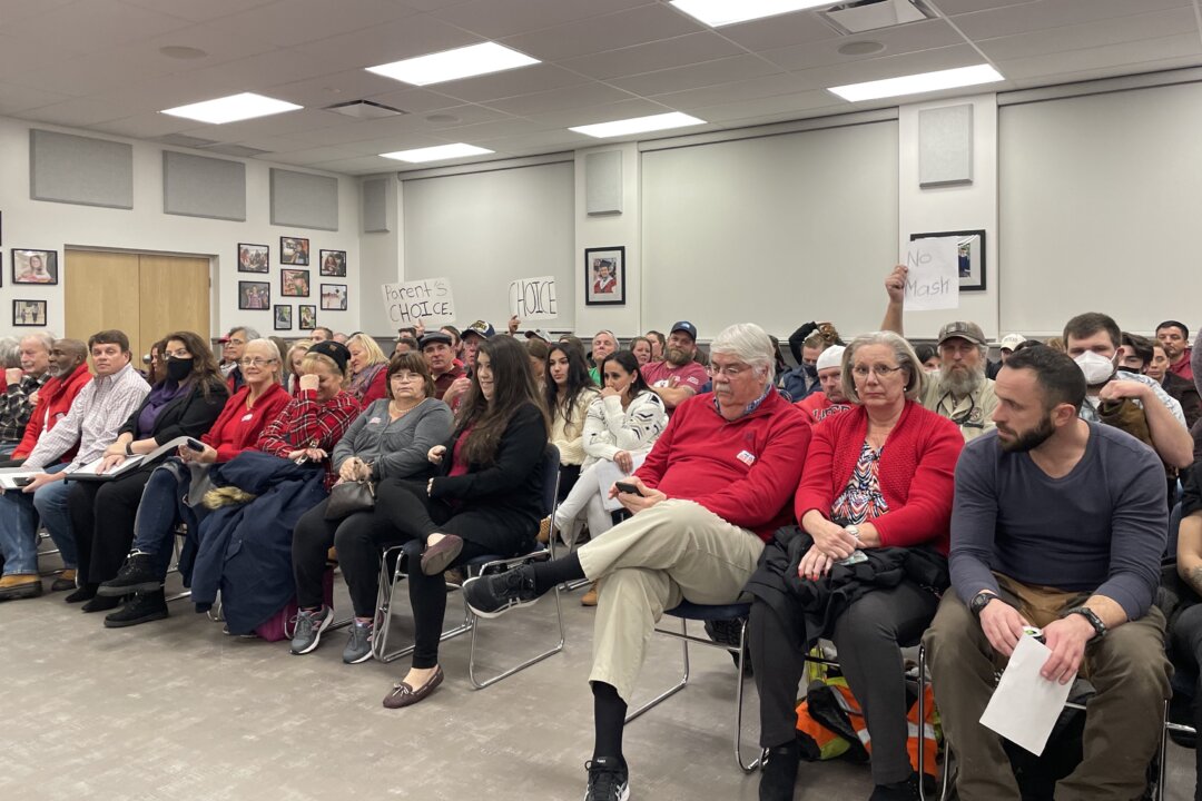 School Mask Mandate U-Turns in Conservative Virginia County Highlight Controversy
