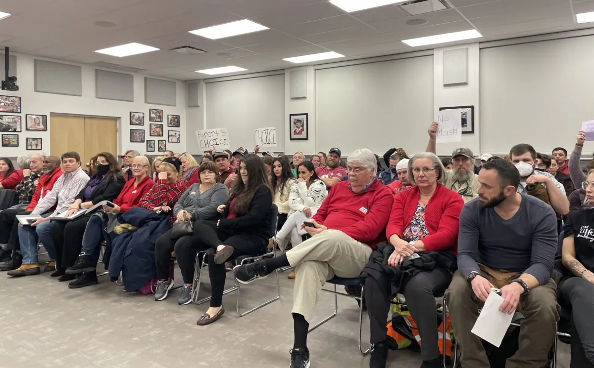 The room reaches a maximum capacity of 154 at the Frederick County school board meeting in Winchester, Va., on Jan. 20, 2022. (Terri Wu/The Epoch Times)