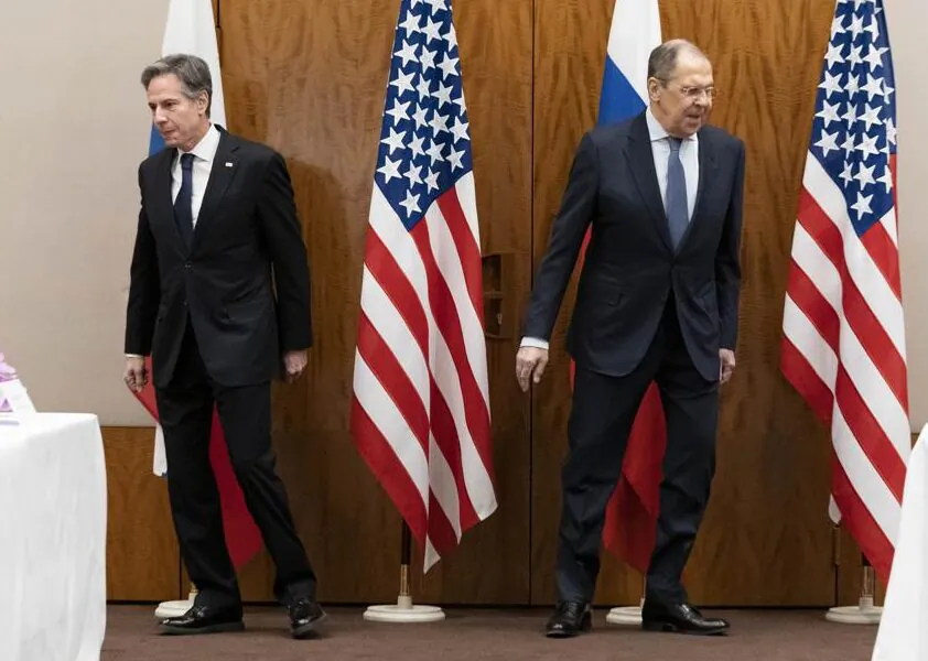 US Secretary of State Antony Blinken (left) and Russian Foreign Minister Sergey Lavrov move to their seats before their meeting in Geneva, Switzerland, on Jan. 21, 2022. (Alex Brandon/AP Photo)