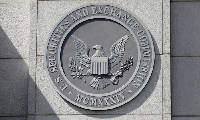 The seal of the U.S. Securities and Exchange Commission (SEC) is seen at their headquarters in Wash., on May 12, 2021. (Andrew Kelly/Reuters)