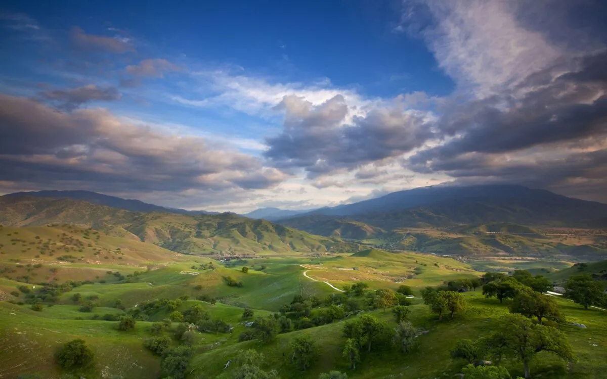 Scenic views of the rolling green hills and oak trees of the Tollhouse Ranch located in the heart of the Tehachapi corridor in California. (Courtesy of Ian Shive)