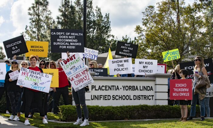 Parents and students gather in protest of the school district's policy at the Placentia Yorba Linda Unified School District offices in Placentia, Calif., on Jan. 18, 2022. (John Fredricks/The Epoch Times)