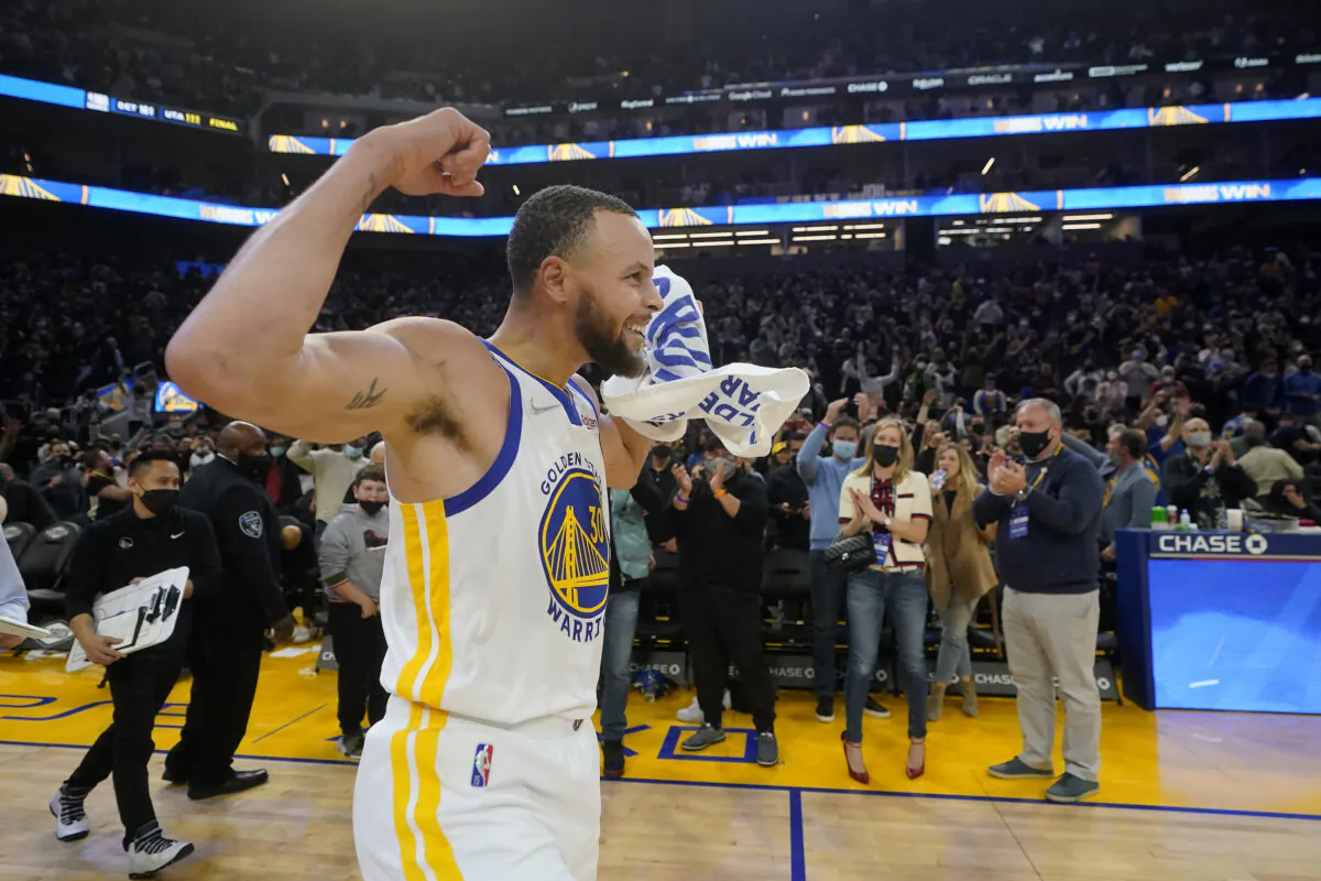 Golden State Warriors guard Stephen Curry celebrates after the Warriors defeated the Houston Rockets in an NBA basketball game in San Francisco, on Jan. 21, 2022. (Jeff Chiu/AP Photo)