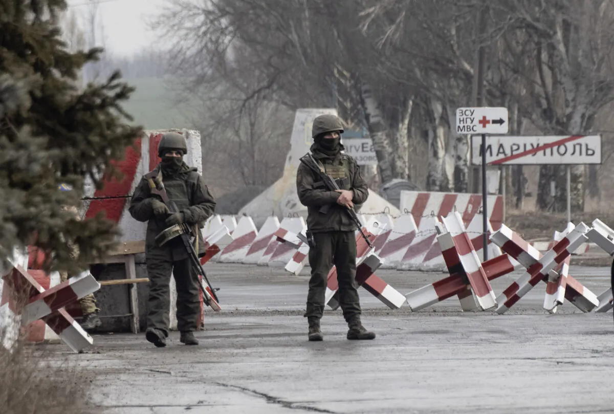 Ukrainian soldiers stand on a check-point close to the line of separation from pro-Russian rebels, Mariupol, Donetsk region, Ukraine, on Jan. 21, 2022. (Andriy Dubchak/AP Photo)