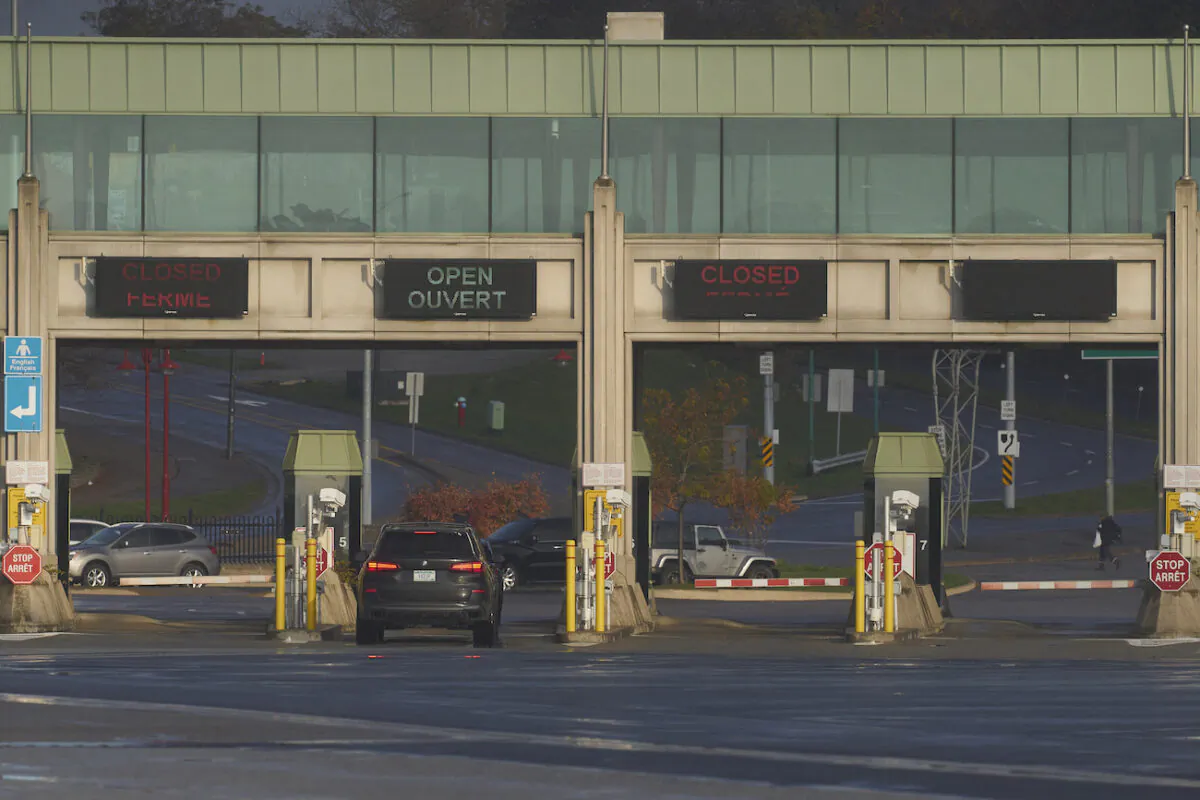 Travelers arrive at the Canadian port of entry on the Rainbow Bridge in Niagara Falls, Ontario on Nov. 8, 2021. (Geoff Robbins/AFP via Getty Images)