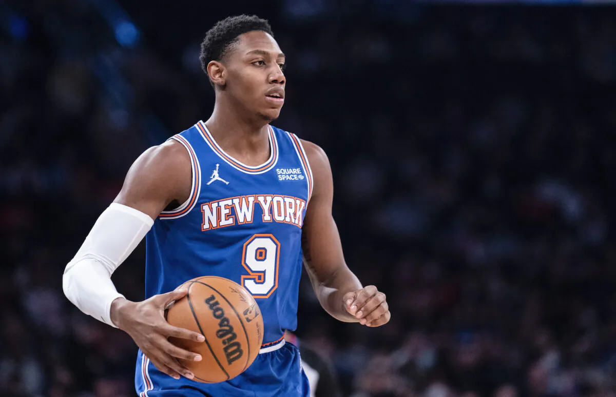 New York Knicks guard RJ Barrett (9) dribbles the ball up the court during the first half of an NBA basketball game against the Los Angeles Clippers in New York on Jan. 23, 2022. (John Minchillo/AP Photo)
