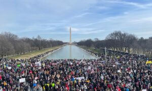 ‘Defeat the Mandates’: Thousands Protest in Washington Against Vaccine Requirements