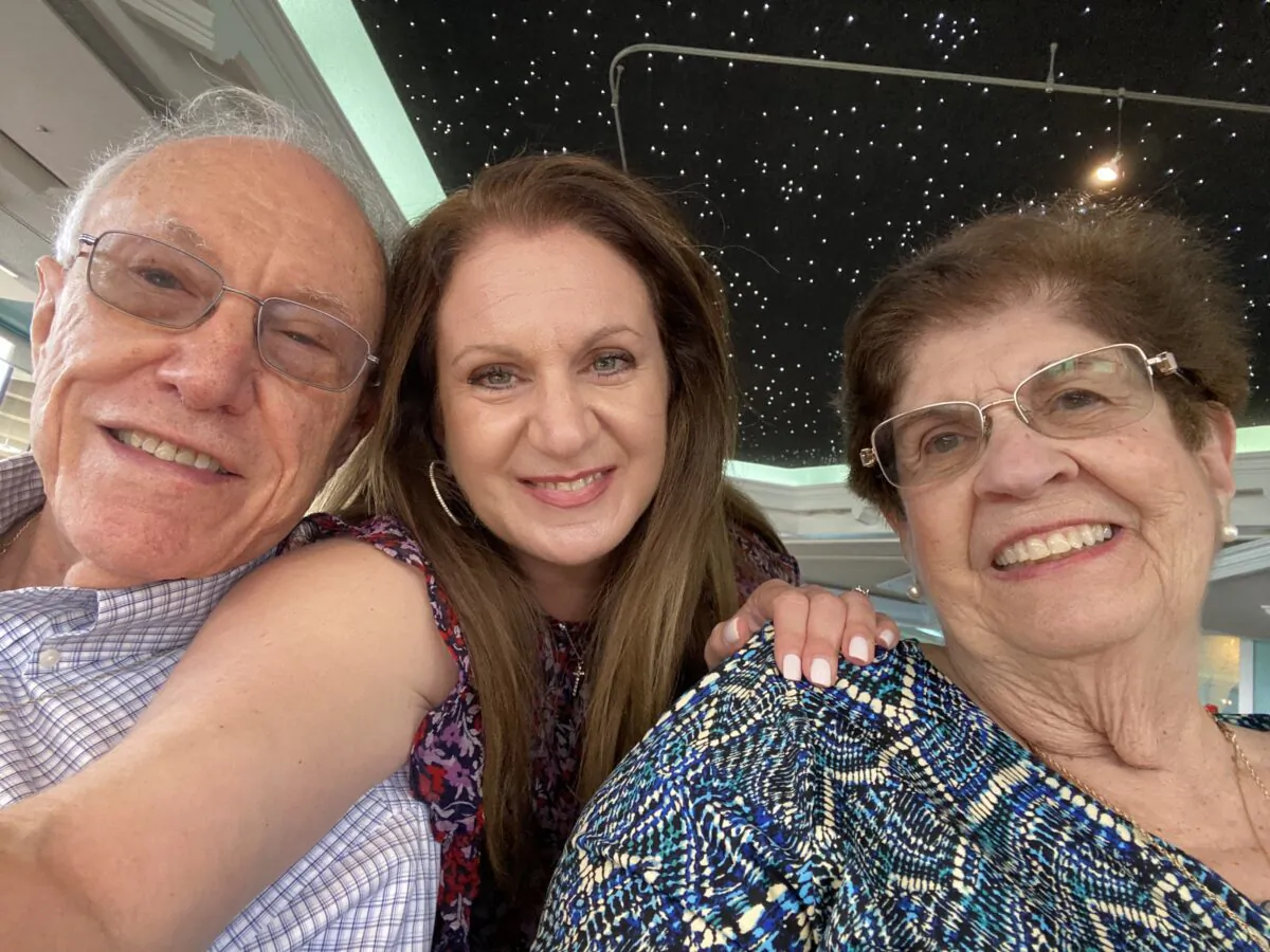 Patti Hidalgo Menders (C) with father Alberto and Mother Matilde in April 2021. (Courtesy of Patti Menders)