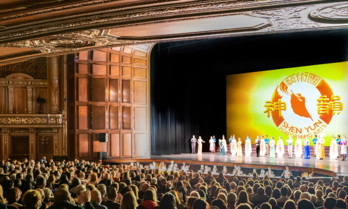 Undaunted by the Pandemic, Theatergoers Stream to Watch Shen Yun