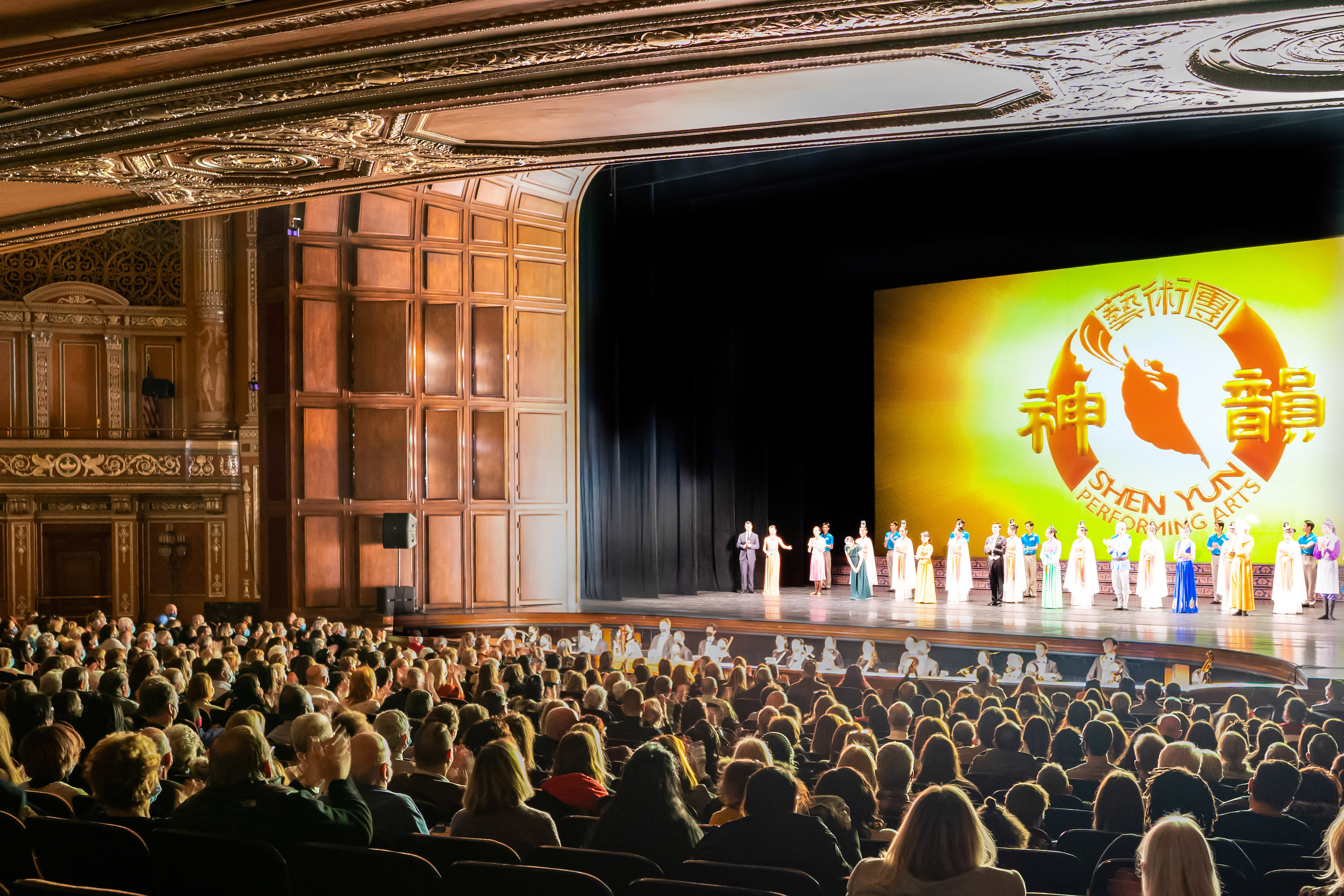Undaunted by the Pandemic, Theatregoers Stream to Watch Shen Yun - Vimarsana News