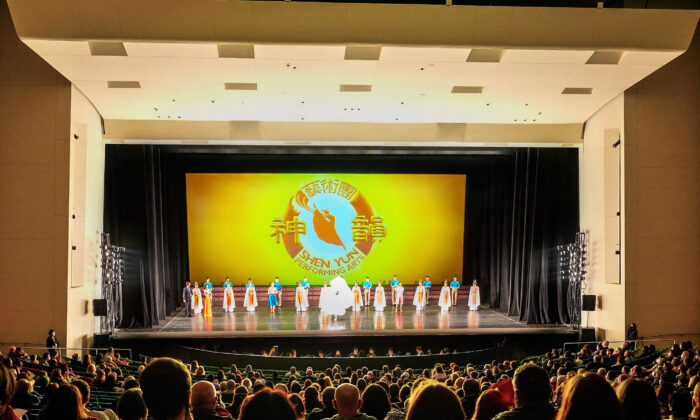 Former US Embassy Official Among Iowa Audience Expressing Support for Shen Yun’s Mission